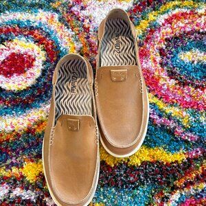 Size 10 OluKai Kākaha Leather Slip-On